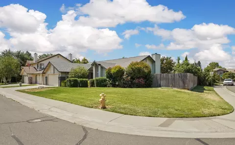 211 Wren Dr, Galt, CA 95632 photo 2
