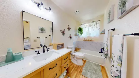 Bath - 1733 Walpole Dr, Modesto, CA 95358 photo 2 of 2