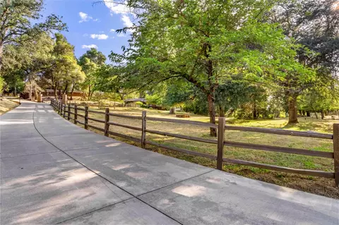 5541 Oak Leaf Cir, Placerville, CA 95667 photo 2