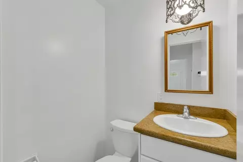 Bath - 6441 Saint James Dr, Carmichael, CA 95608 photo 1 of 4