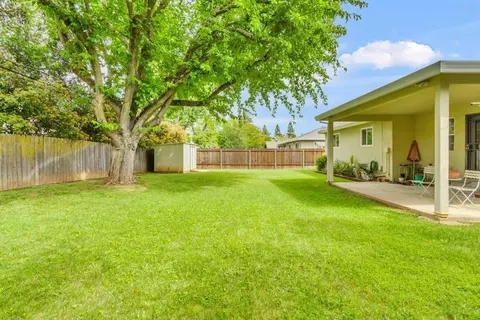 Exterior - 6441 Saint James Dr, Carmichael, CA 95608 photo 10 of 13