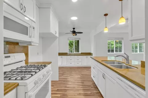 Kitchen - 6441 Saint James Dr, Carmichael, CA 95608 photo 5 of 6