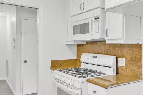 Kitchen - 6441 Saint James Dr, Carmichael, CA 95608 photo 4 of 6