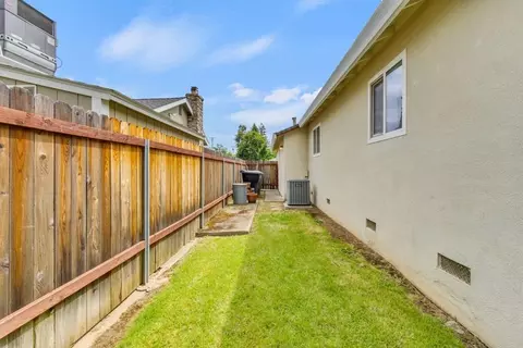 Exterior - 6441 Saint James Dr, Carmichael, CA 95608 photo 12 of 13