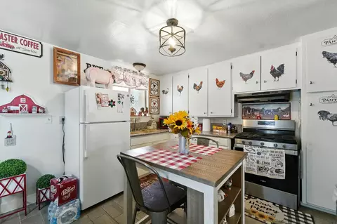 Kitchen - 1009 Gemini Ct, Modesto, CA 95355 photo 2 of 2