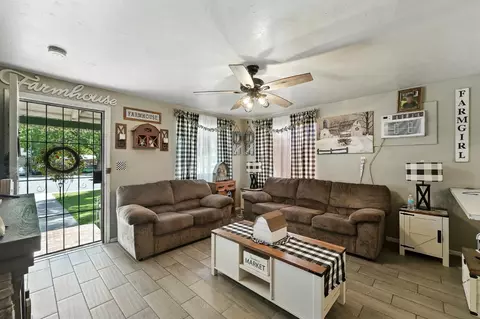 Living - 1009 Gemini Ct, Modesto, CA 95355 photo 2 of 3