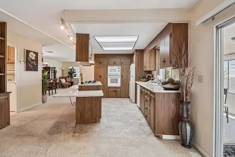 Kitchen - 340 Stonebrook Dr, Folsom, CA 95630 photo 5 of 7