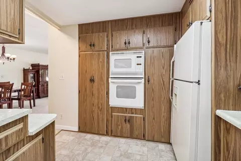 Kitchen - 340 Stonebrook Dr, Folsom, CA 95630 photo 7 of 7
