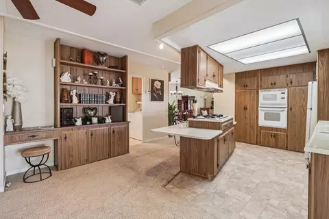 Kitchen - 340 Stonebrook Dr, Folsom, CA 95630 photo 4 of 7