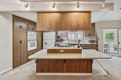Kitchen - 340 Stonebrook Dr, Folsom, CA 95630 photo 6 of 7