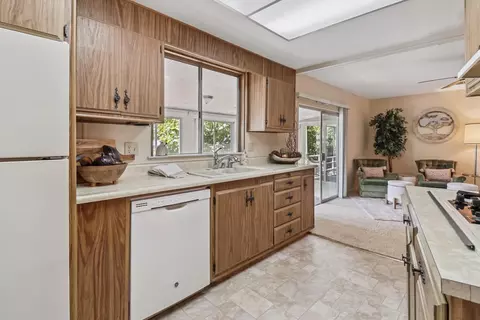 Kitchen - 340 Stonebrook Dr, Folsom, CA 95630 photo 2 of 7