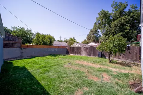 Exterior - 314 E Mendocino Ave, Stockton, CA 95204 photo 6 of 10