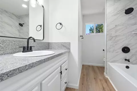 Bath - 1908 Serena Ave, Modesto, CA 95355 photo 4 of 4