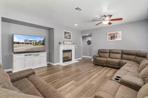 Living - 1500 Dinard Ct, Hughson, CA 95326 photo 2 of 4