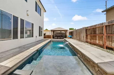 Exterior - 1500 Dinard Ct, Hughson, CA 95326 photo 8 of 13