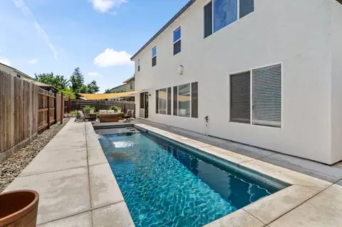 Exterior - 1500 Dinard Ct, Hughson, CA 95326 photo 11 of 13