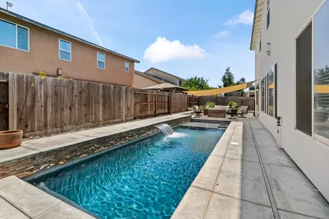Exterior - 1500 Dinard Ct, Hughson, CA 95326 photo 10 of 13