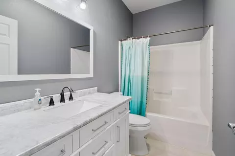 Bath - 1500 Dinard Ct, Hughson, CA 95326 photo 2 of 3