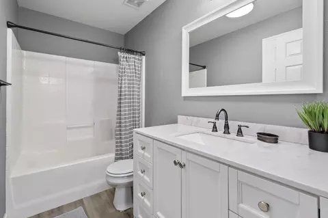Bath - 1500 Dinard Ct, Hughson, CA 95326 photo 1 of 3