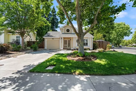 1701 Evergreen Ct, Davis, CA 95618 photo 2
