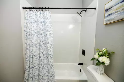 Bath - 2423 Miller Ave, Modesto, CA 95354 photo 7 of 7