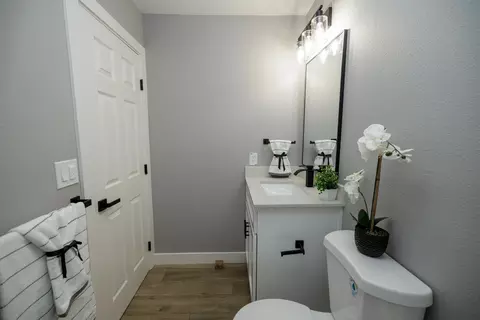 Bath - 2423 Miller Ave, Modesto, CA 95354 photo 5 of 7