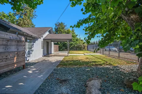 225 N Dakota Ave, Modesto, CA 95358 photo 2