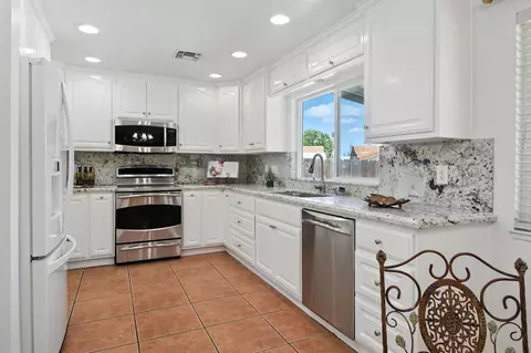 3400 Santos Ct, Turlock, CA 95382 photo 2