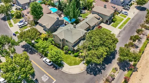 View/Area - 624 Summerton Ln, Turlock, CA 95382 photo 3 of 9