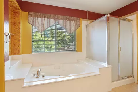 Bath - 624 Summerton Ln, Turlock, CA 95382 photo 6 of 8