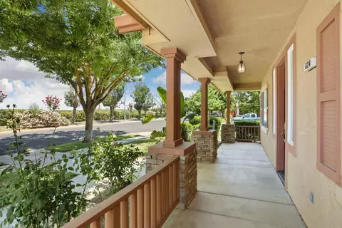 Exterior - 624 Summerton Ln, Turlock, CA 95382 photo 3 of 9