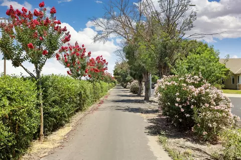 Entry Way - 624 Summerton Ln, Turlock, CA 95382 photo 1 of 9