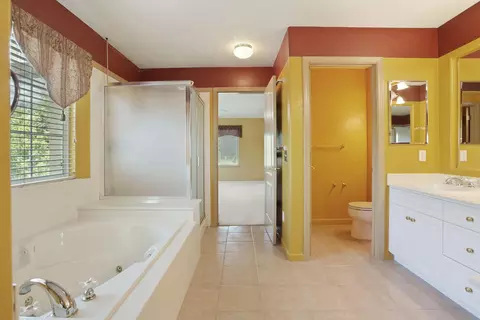 Bath - 624 Summerton Ln, Turlock, CA 95382 photo 4 of 8