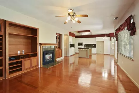 Living - 624 Summerton Ln, Turlock, CA 95382 photo 8 of 11