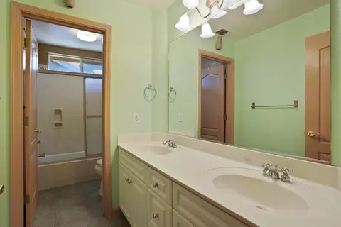 Bath - 624 Summerton Ln, Turlock, CA 95382 photo 2 of 8
