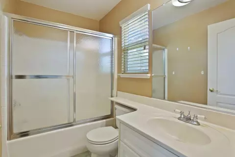 Bath - 624 Summerton Ln, Turlock, CA 95382 photo 1 of 8