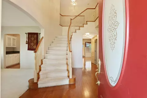 Entry Way - 624 Summerton Ln, Turlock, CA 95382 photo 5 of 9