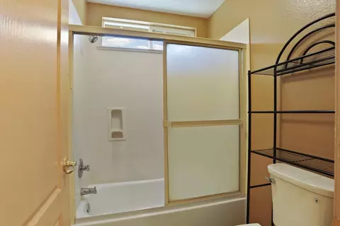 Bath - 624 Summerton Ln, Turlock, CA 95382 photo 3 of 8