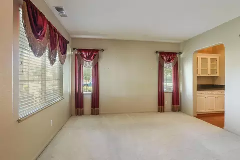 Living - 624 Summerton Ln, Turlock, CA 95382 photo 4 of 11