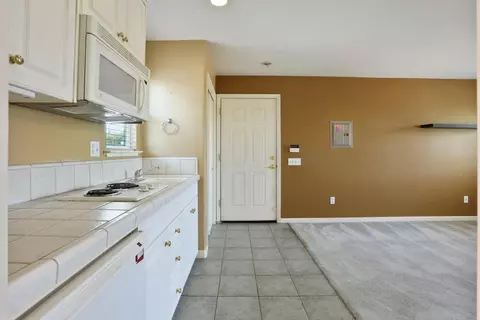 Kitchen - 624 Summerton Ln, Turlock, CA 95382 photo 2 of 8