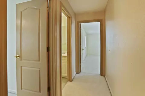 Entry Way - 624 Summerton Ln, Turlock, CA 95382 photo 2 of 9