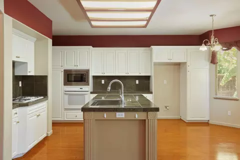 Kitchen - 624 Summerton Ln, Turlock, CA 95382 photo 4 of 8