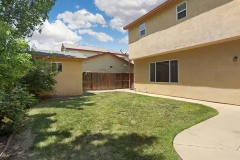 Exterior - 624 Summerton Ln, Turlock, CA 95382 photo 7 of 9