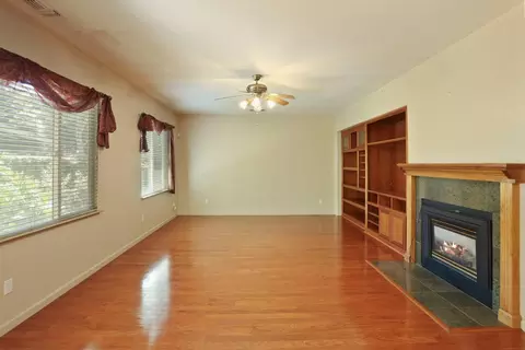 Living - 624 Summerton Ln, Turlock, CA 95382 photo 7 of 11