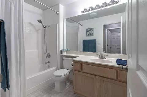 Bath - 3900 El Portal Pl, Modesto, CA 95357 photo 1 of 3