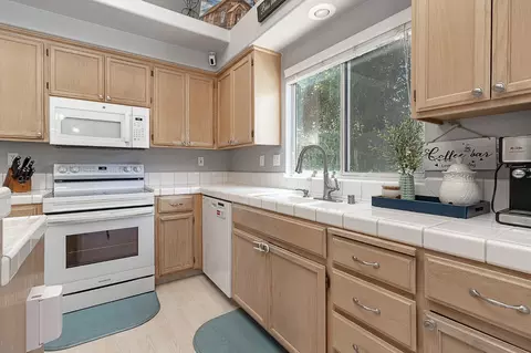 Kitchen - 3900 El Portal Pl, Modesto, CA 95357 photo 2 of 4