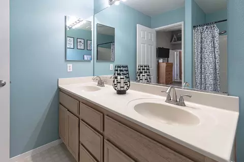Bath - 3900 El Portal Pl, Modesto, CA 95357 photo 3 of 3