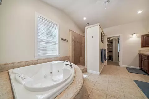 Bath - 18912 Ridge Rd, Pine Grove, CA 95665 photo 2 of 3