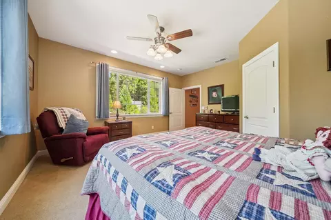 Bedroom - 18912 Ridge Rd, Pine Grove, CA 95665 photo 4 of 10