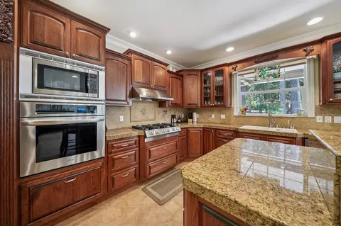 Kitchen - 18912 Ridge Rd, Pine Grove, CA 95665 photo 4 of 8